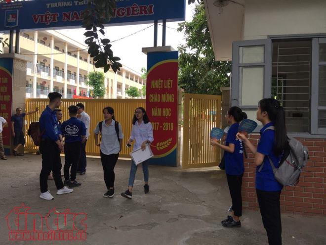 Thí sinh rạng rỡ vì không 'trúng tủ' nhưng vẫn làm tốt bài thi Ngữ văn ảnh 3